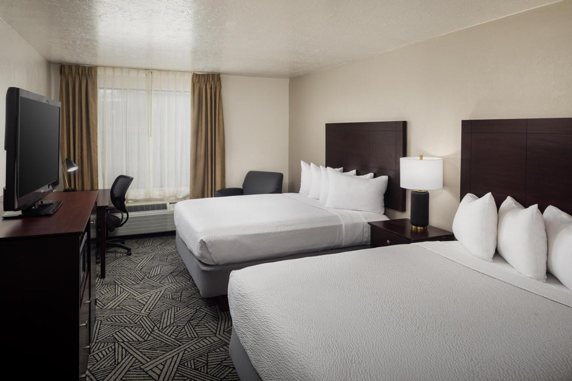Wyndham Airport & Conference Center Hotel