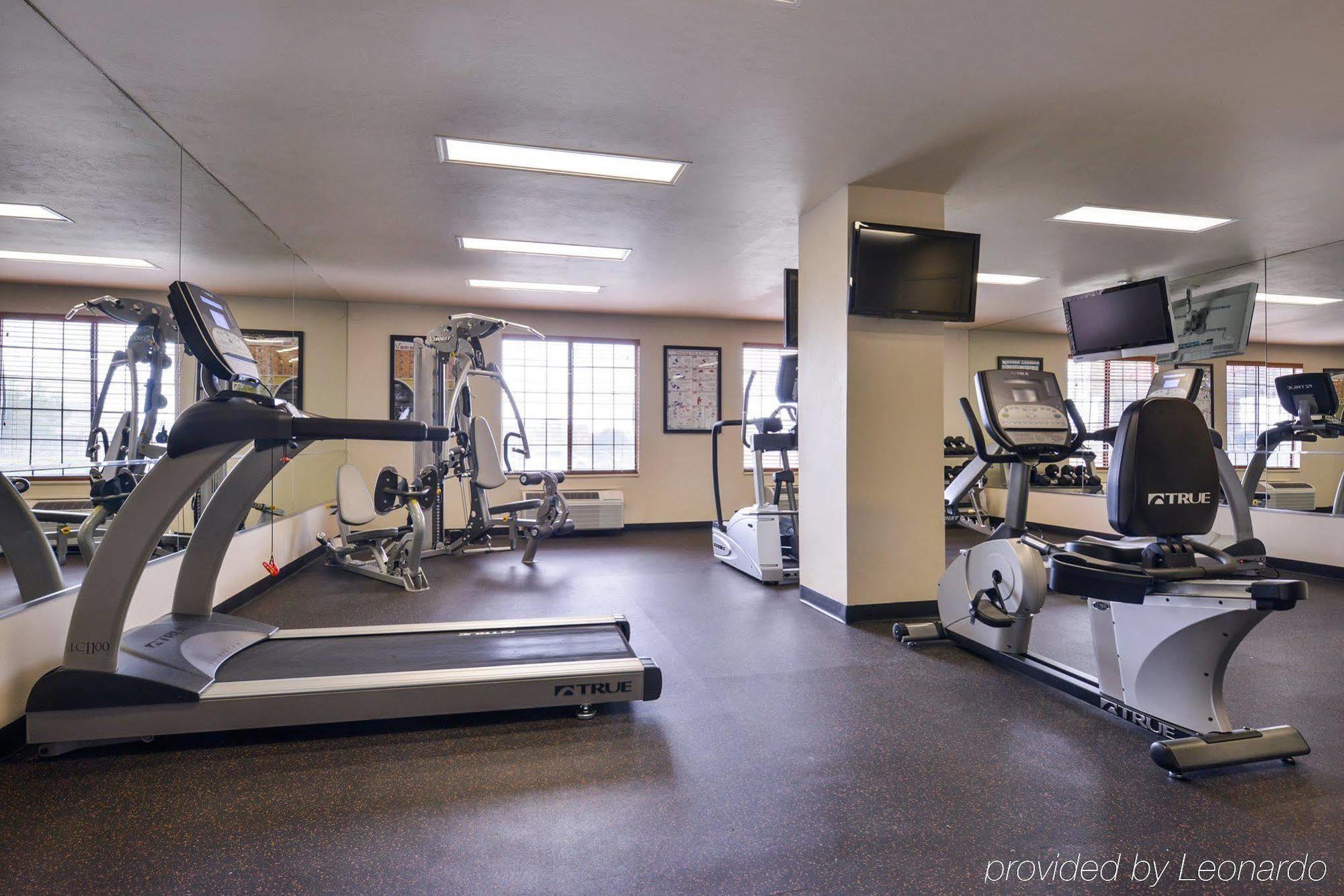 Wyndham Airport & Conference Center 3*
