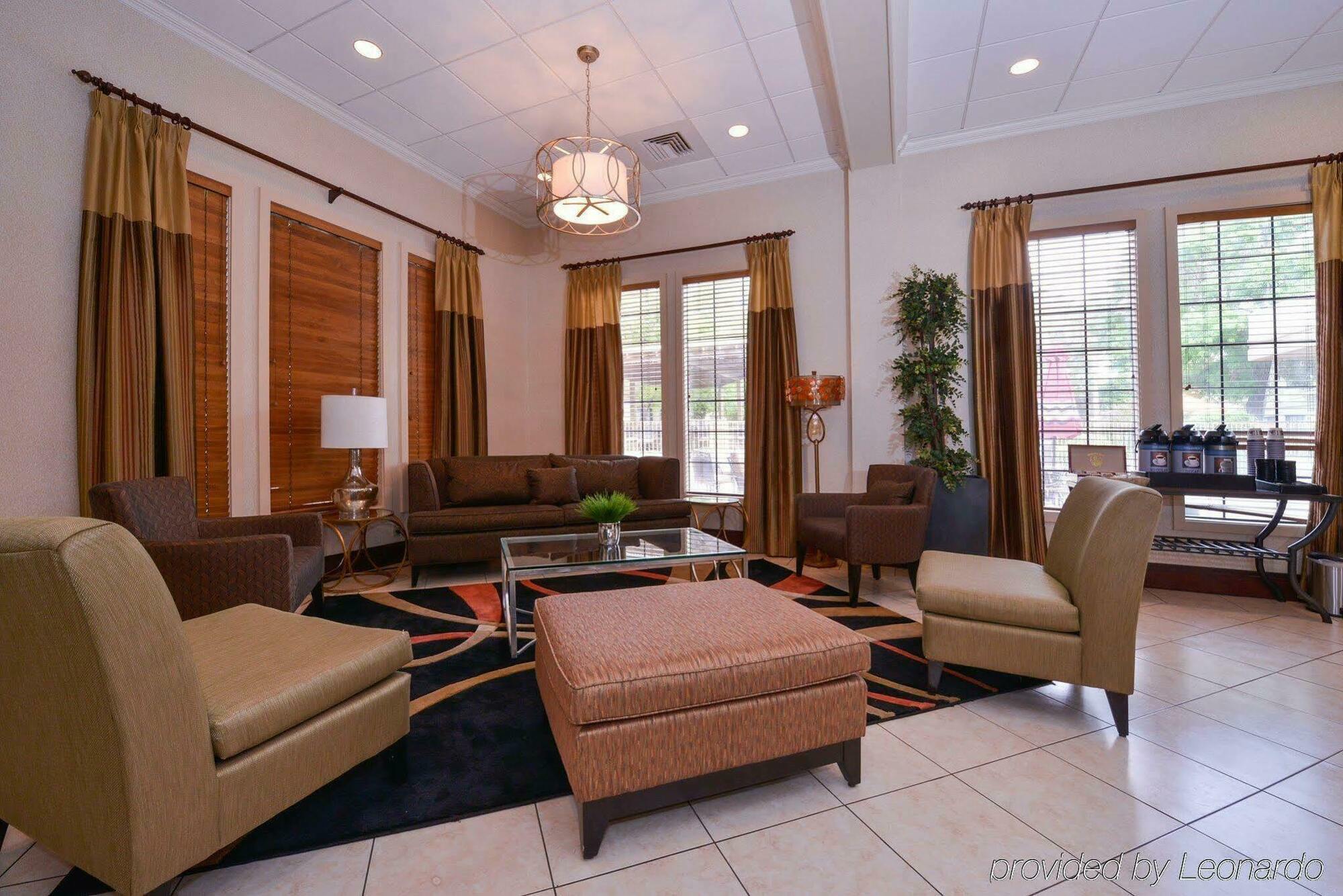Hotel Wyndham Airport & Conference Center