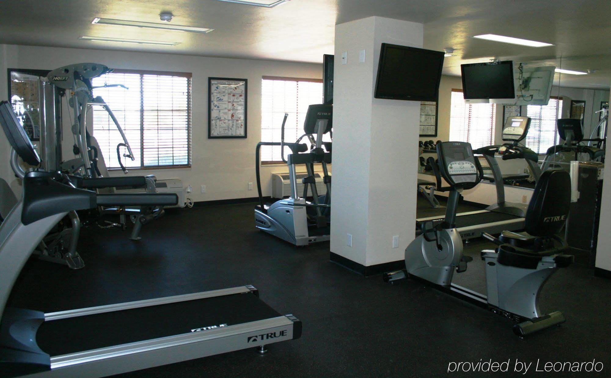 Wyndham Airport & Conference Center Hotel 3*