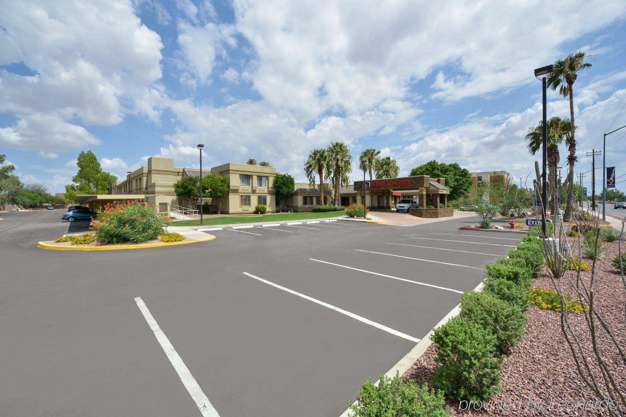 Wyndham Airport & Conference Center Hotel